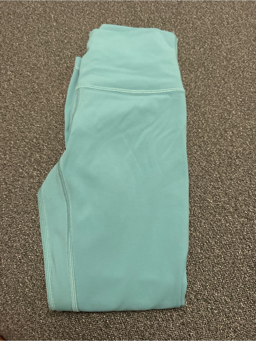 Woman Lululemon Aqua Leggings